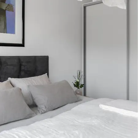 Upea Ja Hyvin Varusteltu Paritalohuoneisto Laehellae Merenrantaa Apartamento Espoo