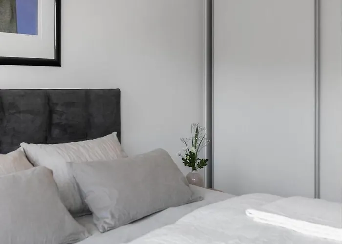 Upea Ja Hyvin Varusteltu Paritalohuoneisto Laehellae Merenrantaa Apartament Espoo