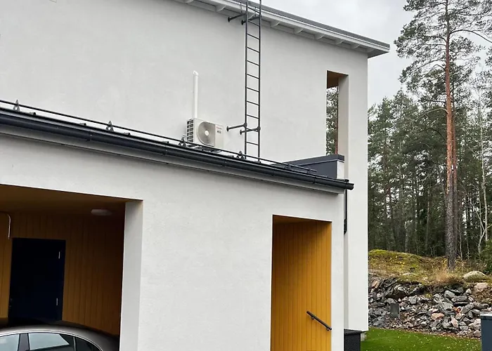 Upea Ja Hyvin Varusteltu Paritalohuoneisto Laehellae Merenrantaa